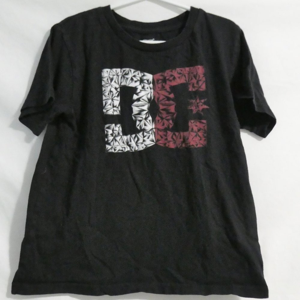 DC Trademark 100% cotton black graphic t-shirt DC print on front, 2016